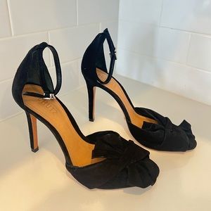 SCHUTZ blacks suede bow heels with ankle strap